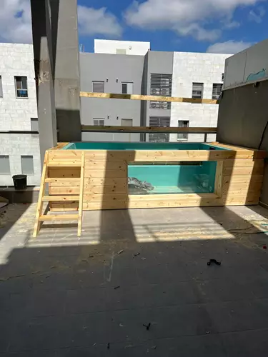 בניית דק מסביב לבריכה 2